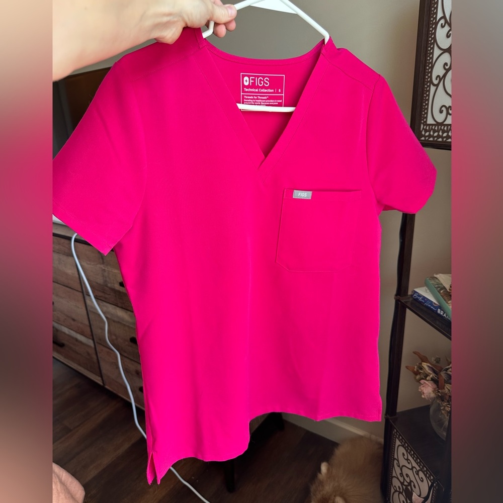 FIGS “Bright Rose” scrub set!